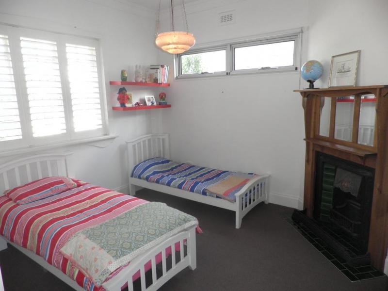 6 Medway Street, Seddon VIC 3011