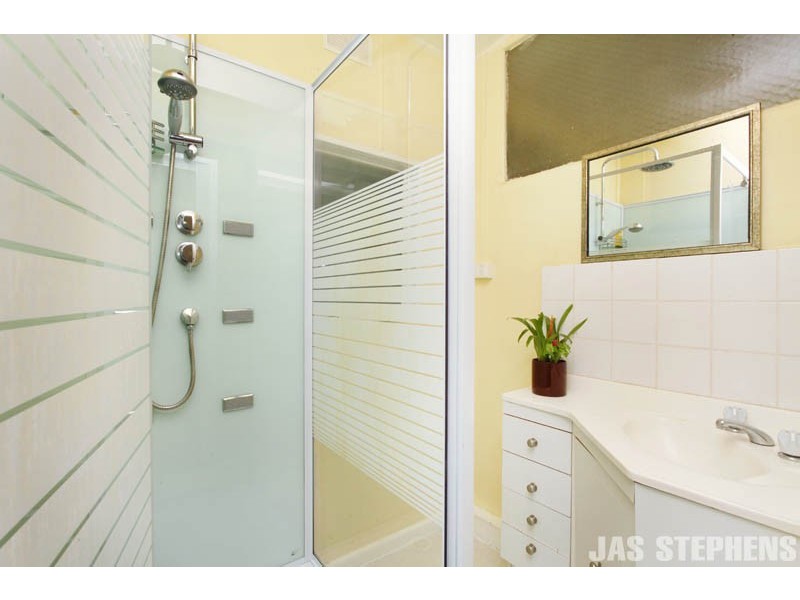 13 Kingsville Street, Kingsville VIC 3012