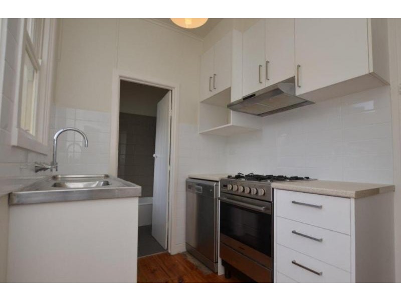 19 Hamilton Street, Seddon VIC 3011