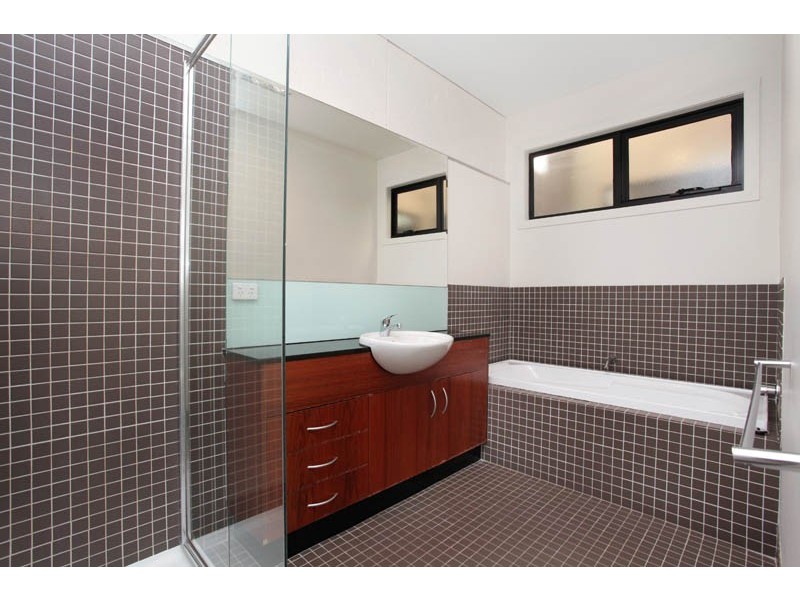 1/2 Bilston Street, Seddon VIC 3011