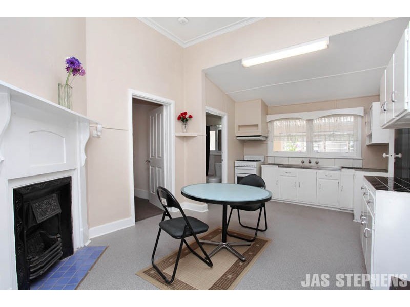 142 Williamstown Road, Kingsville VIC 3012