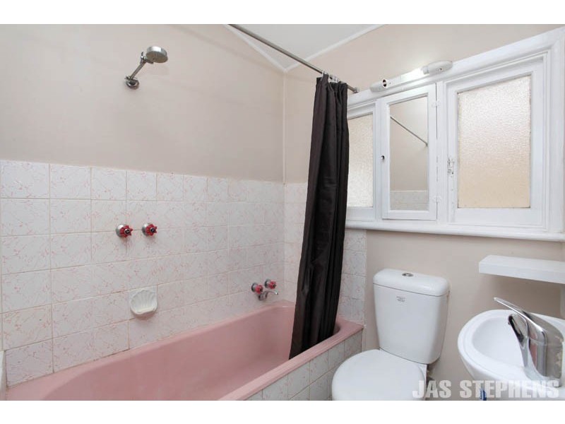 142 Williamstown Road, Kingsville VIC 3012