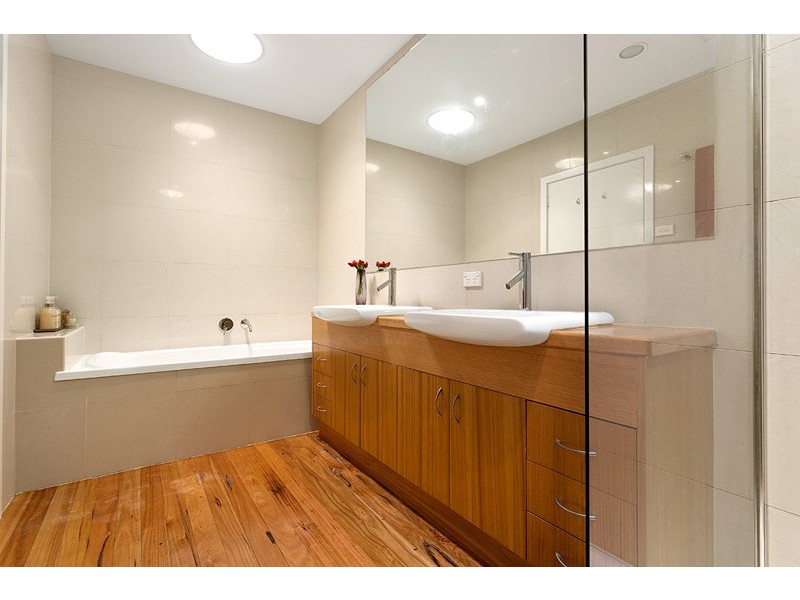 1/14A Pole Street, Seddon VIC 3011