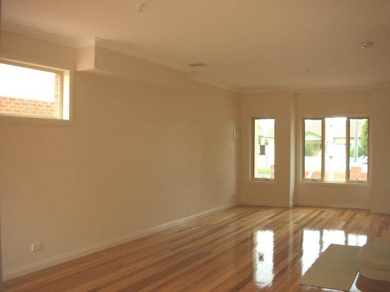 2/165 Hudson Road, Spotswood VIC 3015