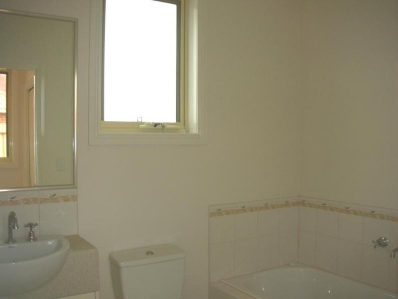 2/165 Hudson Road, Spotswood VIC 3015