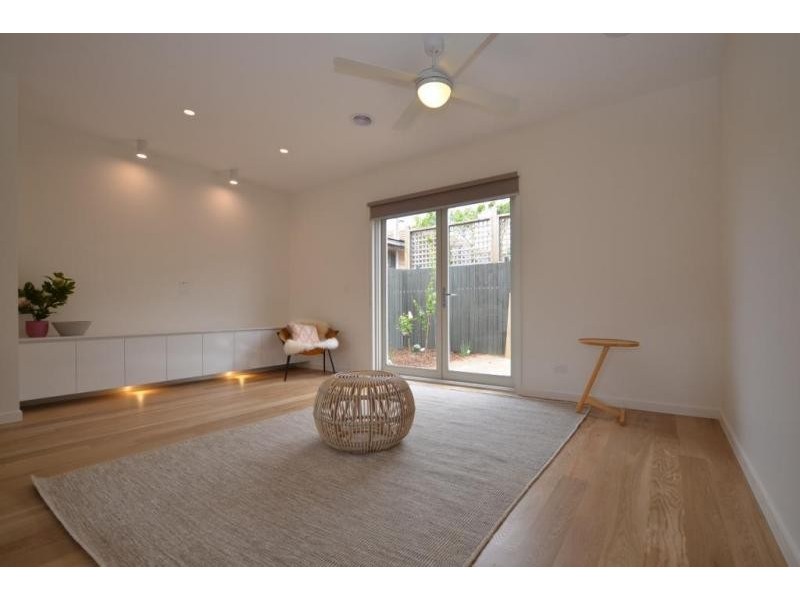 2/166 Mitchell Street, Maidstone VIC 3012