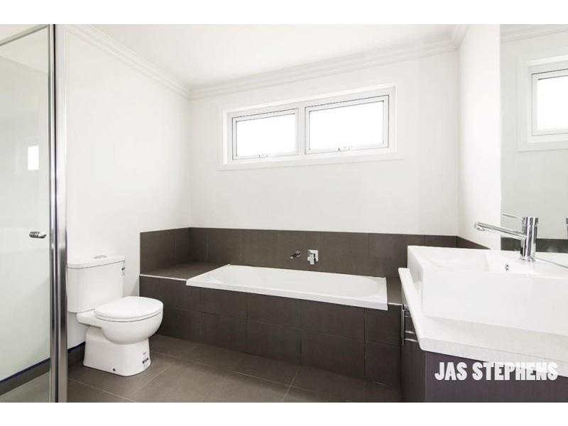 2/13 Adelaide Street, Albion VIC 3020