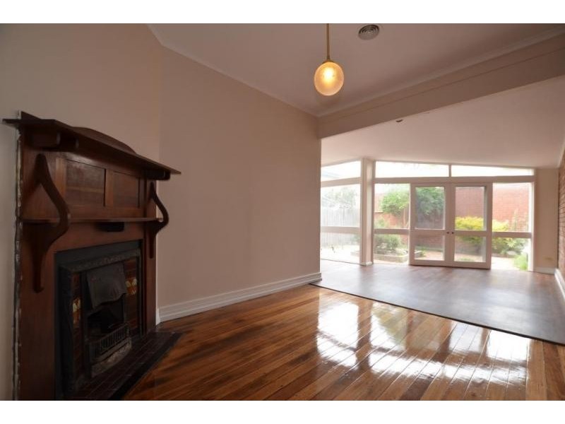 37 Bellairs Avenue, Seddon VIC 3011