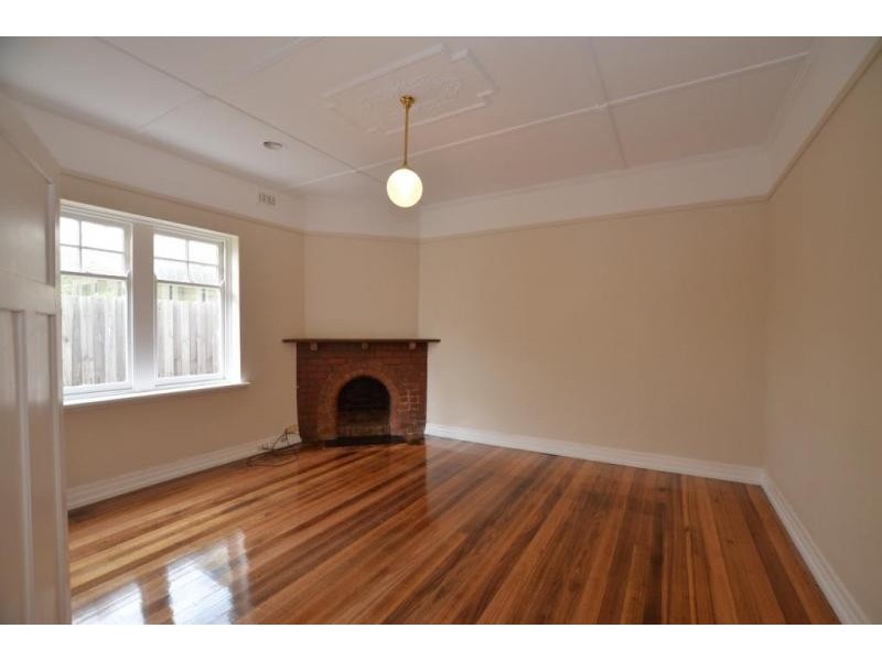 37 Bellairs Avenue, Seddon VIC 3011