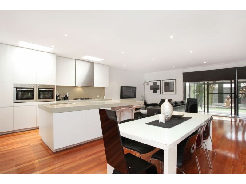 2c Castlemaine Street, Yarraville VIC 3013