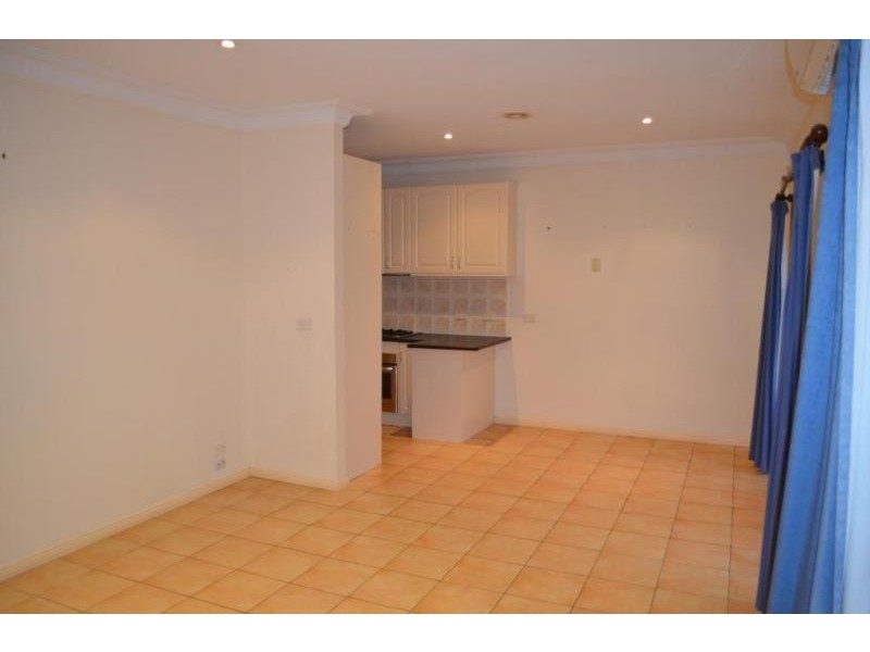 2/9 Cathcart Street, Maidstone VIC 3012