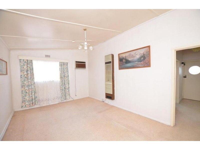 8 Wellington St, West Footscray VIC 3012