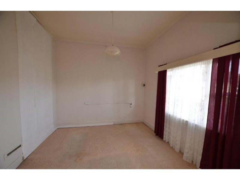 8 Wellington St, West Footscray VIC 3012