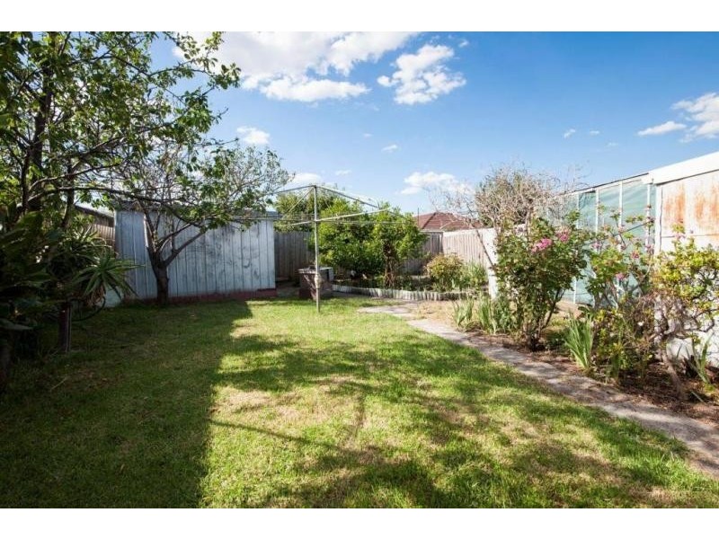 8 Wellington St, West Footscray VIC 3012