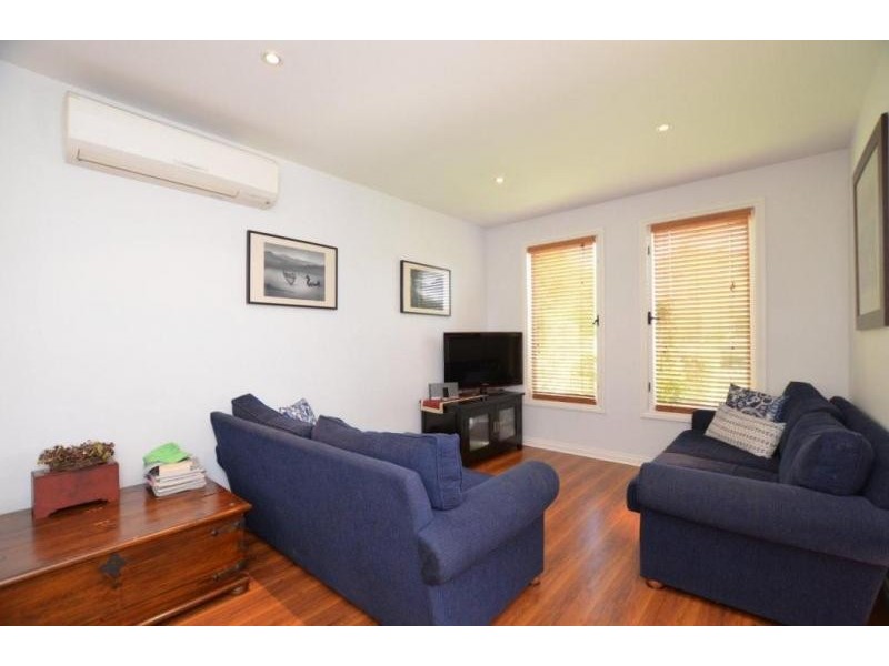 2/17 Burns St, Maidstone VIC 3012