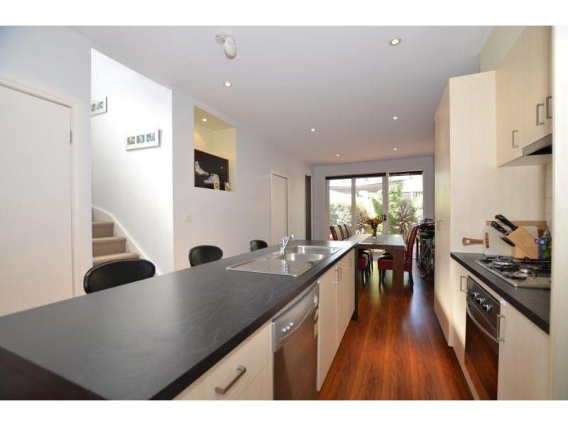 2/17 Burns St, Maidstone VIC 3012