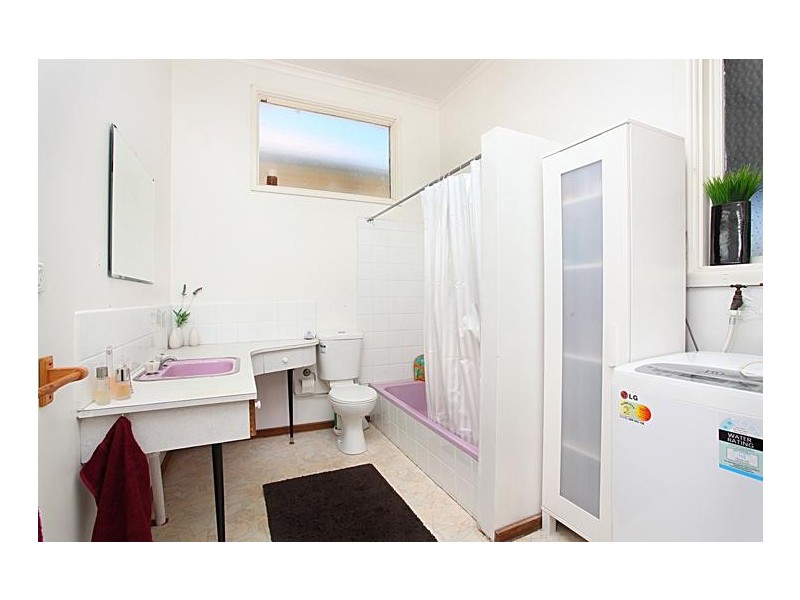 102 Empress Avenue, Kingsville VIC 3012