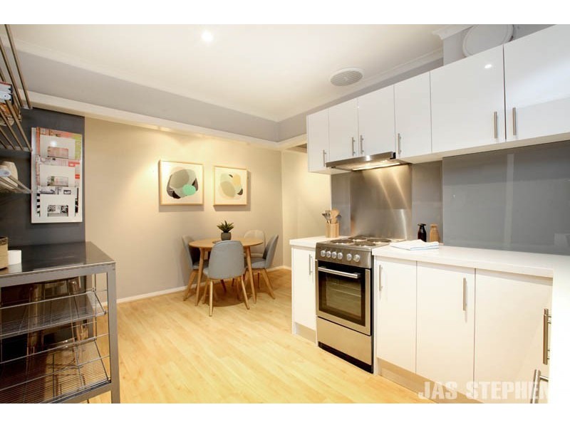 8/17 Gordon Parade, Yarraville VIC 3013