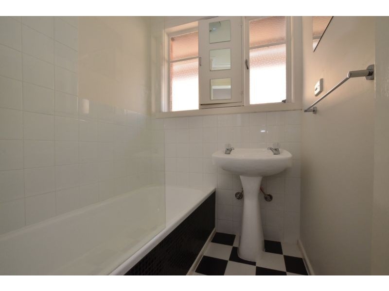 54 Dudley St, Footscray VIC 3011