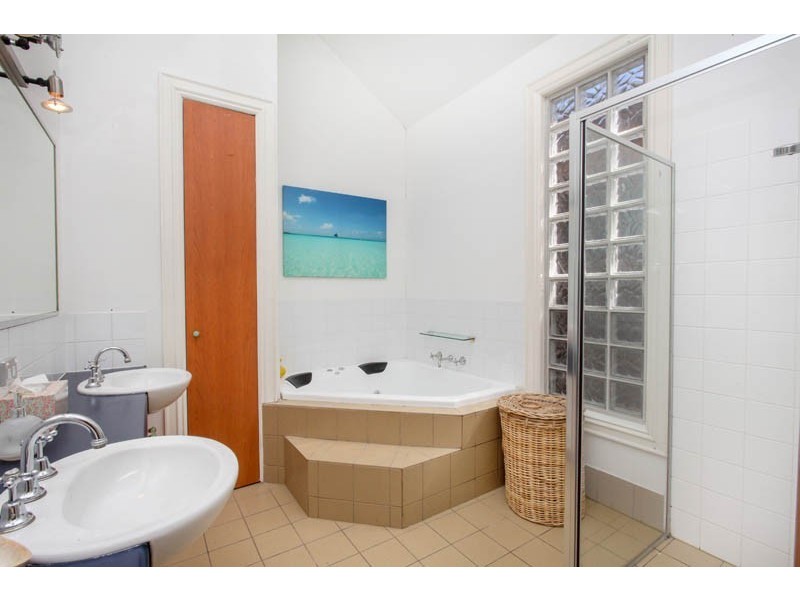 16 Webster Street, Seddon VIC 3011