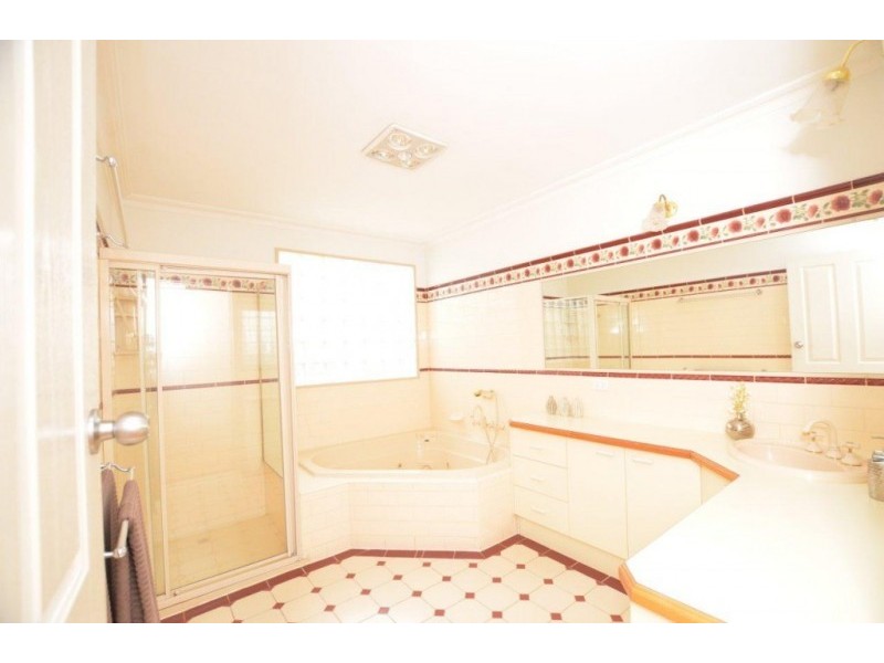 22 Vernon Street, South Kingsville VIC 3015