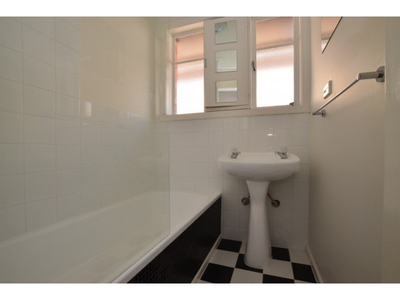 54 Dudley St, Footscray VIC 3011