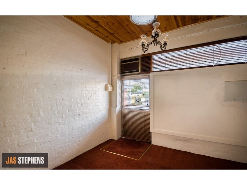 21 Pentland Parade, Seddon VIC 3011