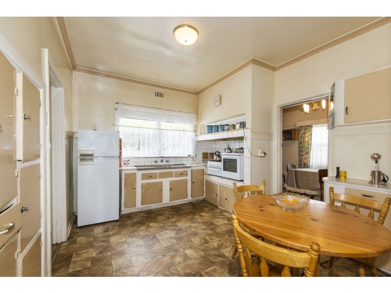 90 Newcastle Street, Newport VIC 3015