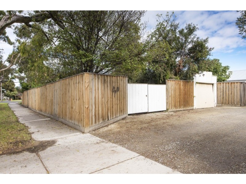 90 Newcastle Street, Newport VIC 3015