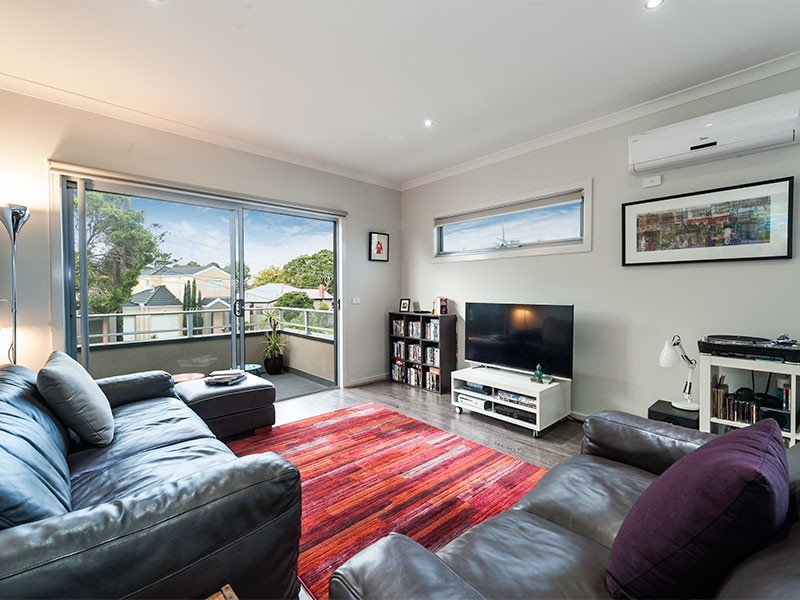 2/4 Holland Crt, Maidstone VIC 3012