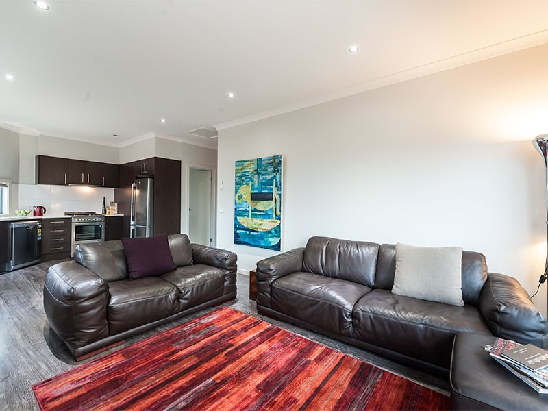 2/4 Holland Crt, Maidstone VIC 3012