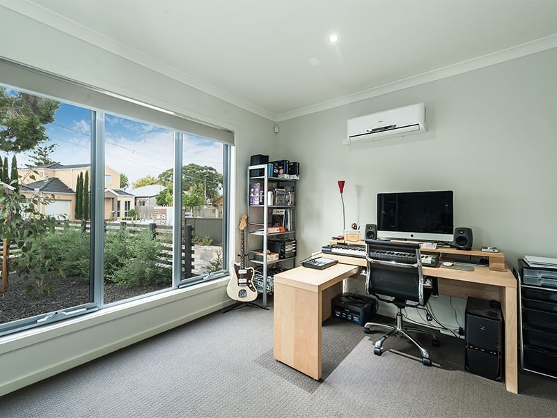 2/4 Holland Crt, Maidstone VIC 3012