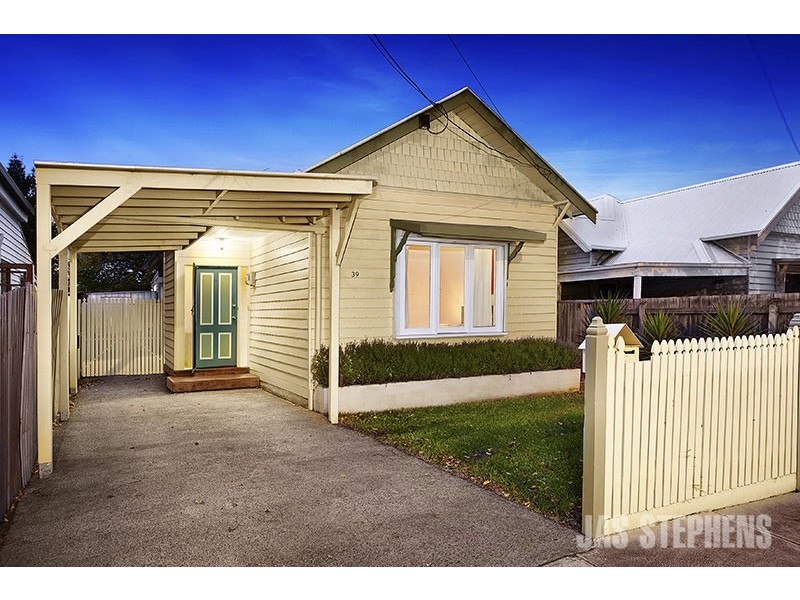 39 Ballarat Road, Maidstone VIC 3012