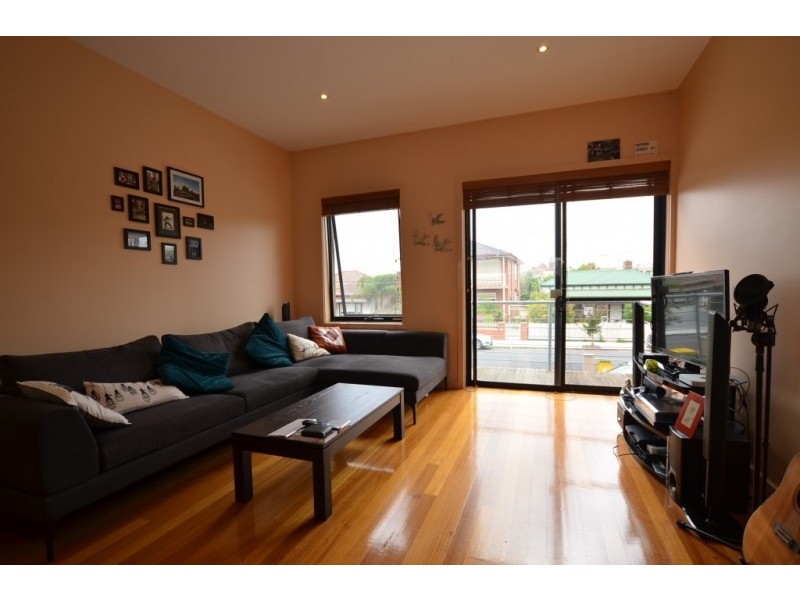 2/3 Canterbury St, Yarraville VIC 3013