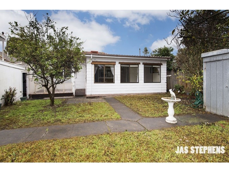 16 Norfolk Street, Maidstone VIC 3012