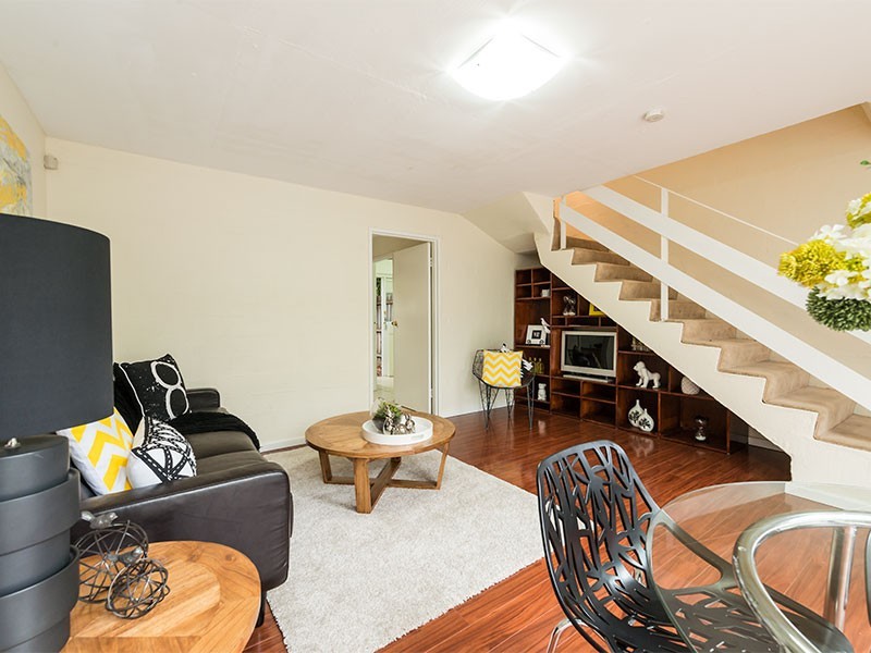 2/85 Ballarat Road, Maidstone VIC 3012