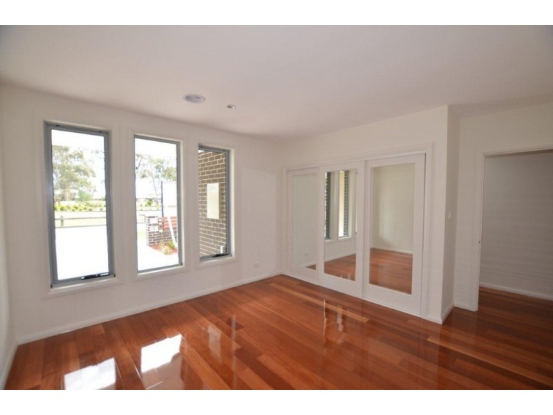 4/10 Greenham St, Maidstone VIC 3012