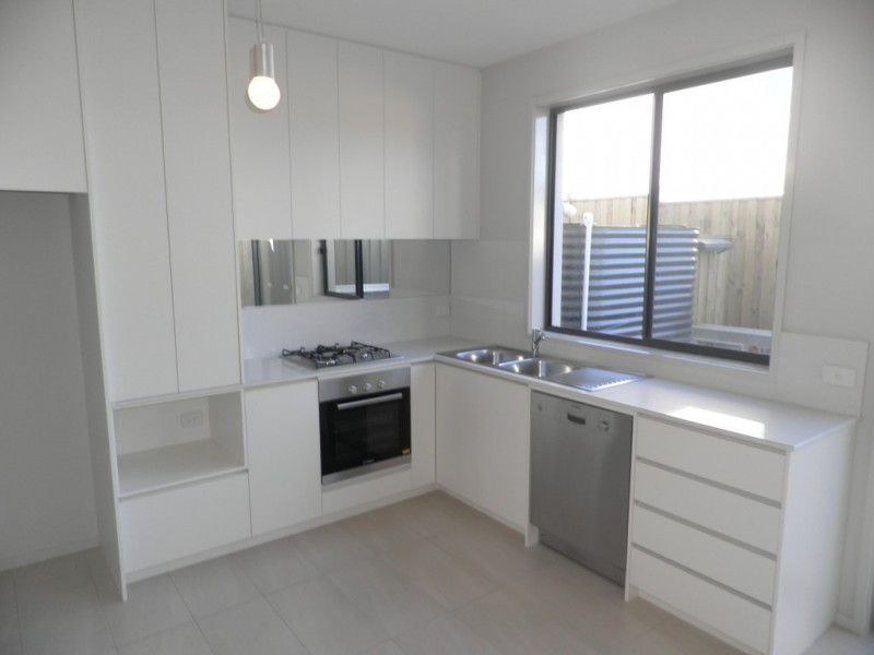 2 Stony Lane, West Footscray VIC 3012