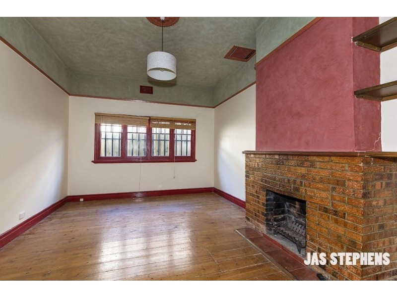 132 Queensville Street, Kingsville VIC 3012