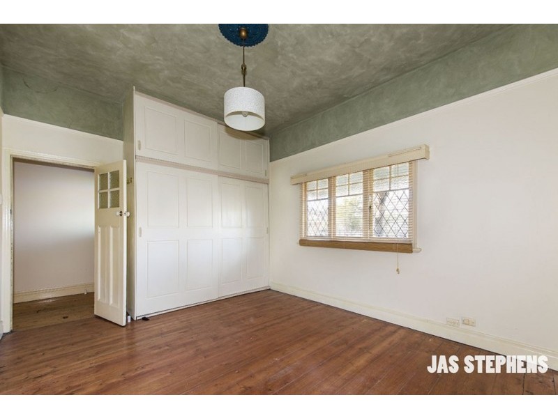 132 Queensville Street, Kingsville VIC 3012