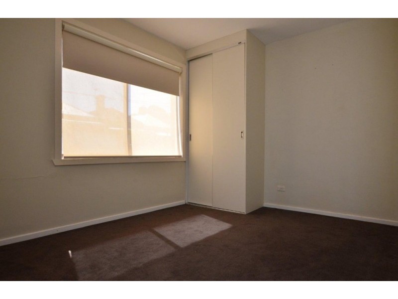 1/19 Barnett Street, Kensington VIC 3031