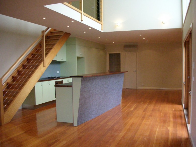 11 Eastwood St, Seddon VIC 3011