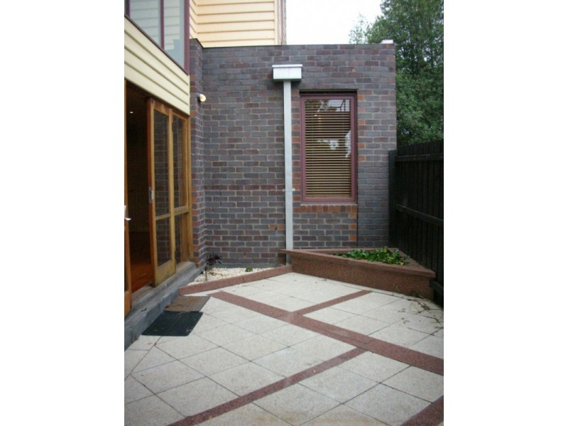 11 Eastwood St, Seddon VIC 3011