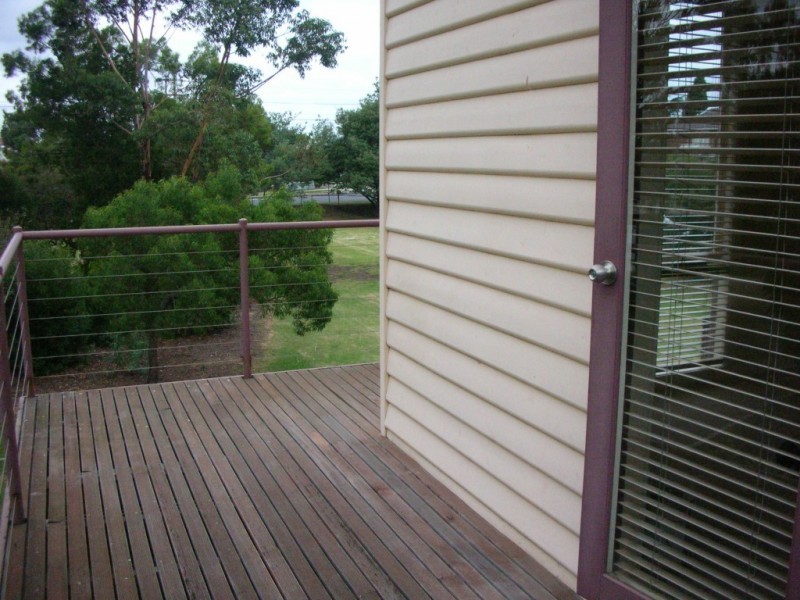 11 Eastwood St, Seddon VIC 3011