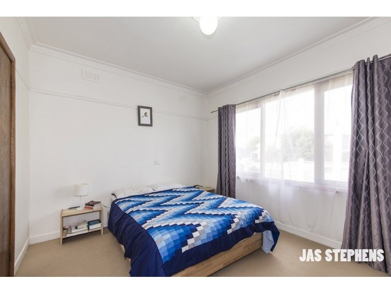 2 Burns Street, Maidstone VIC 3012