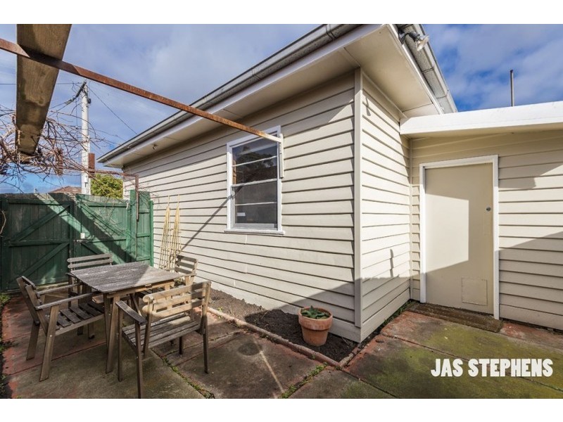 2 Burns Street, Maidstone VIC 3012