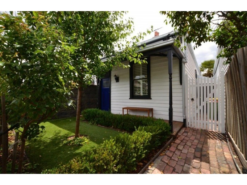 8 Dane Street, Seddon VIC 3011