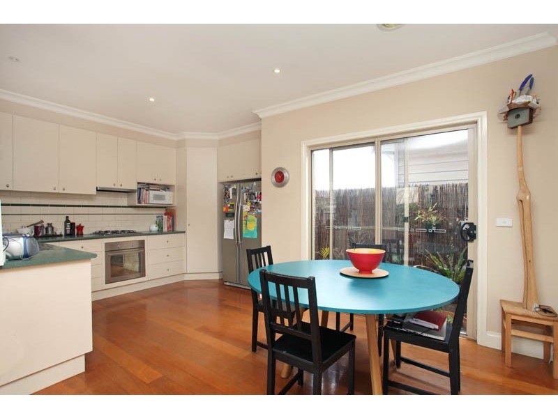 2/5A Chatfield Street, Kingsville VIC 3012