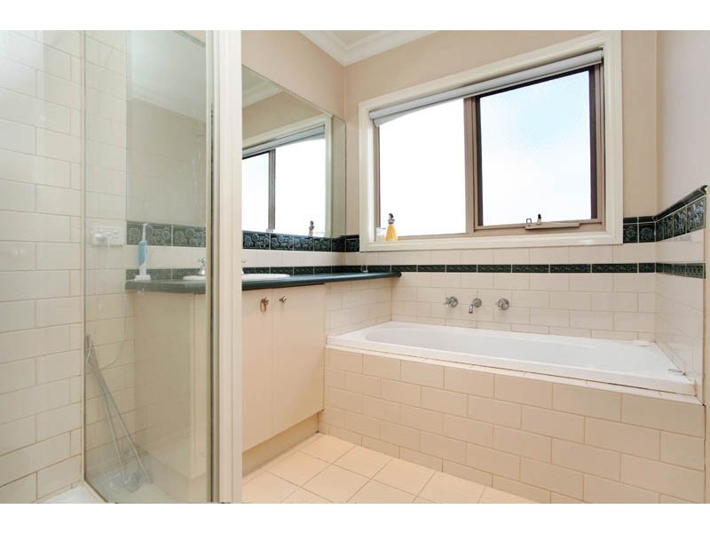 2/5A Chatfield Street, Kingsville VIC 3012