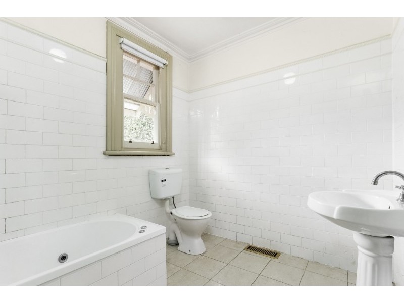 31 Schutt Street, Newport VIC 3015